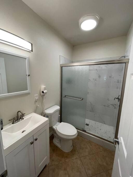 Brand New 2Br Cute Blue Led In North Fresno Apartment Luaran gambar