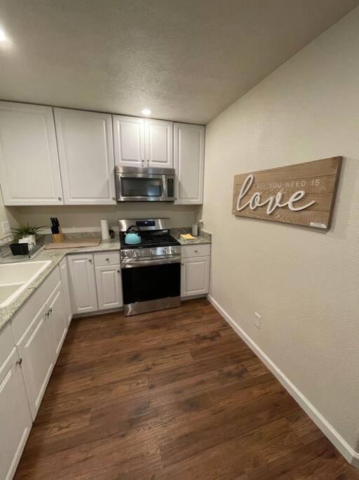 Brand New 2Br Cute Blue Led In North Fresno Apartment Luaran gambar