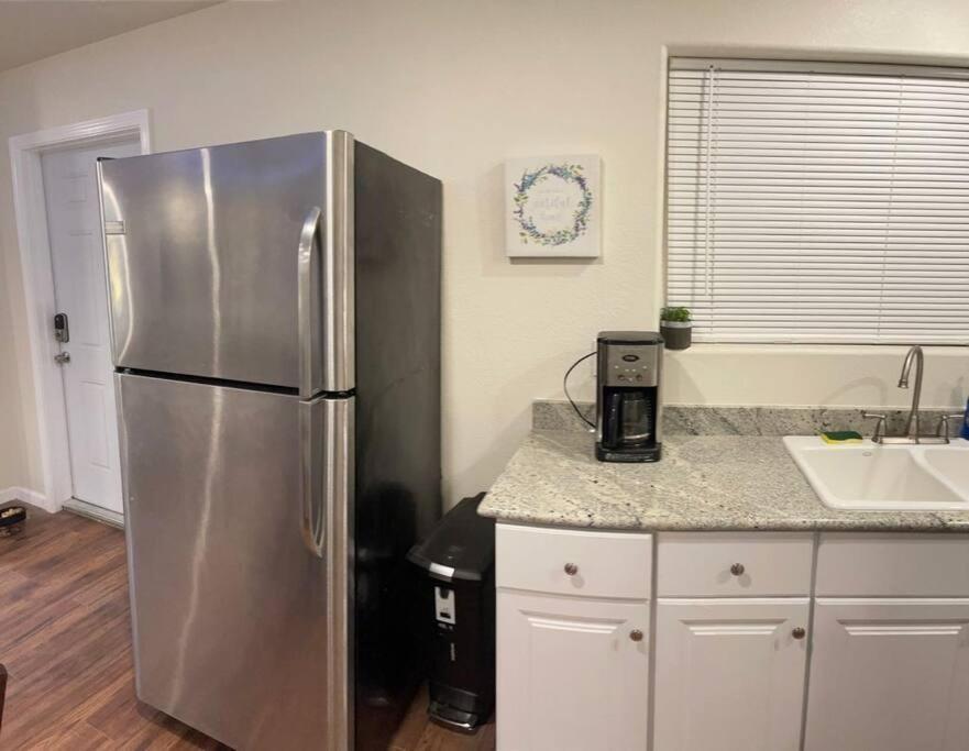 Brand New 2Br Cute Blue Led In North Fresno Apartment Luaran gambar