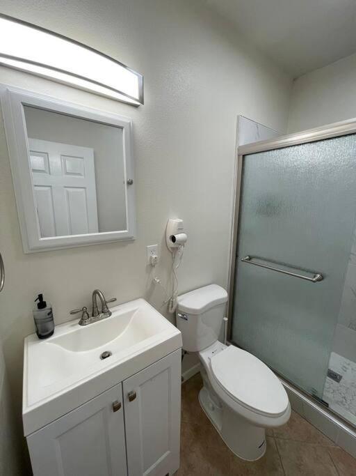 Brand New 2Br Cute Blue Led In North Fresno Apartment Luaran gambar