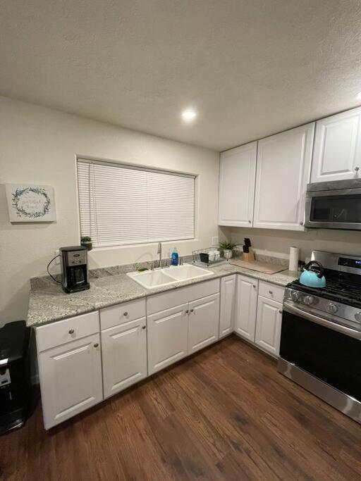 Brand New 2Br Cute Blue Led In North Fresno Apartment Luaran gambar
