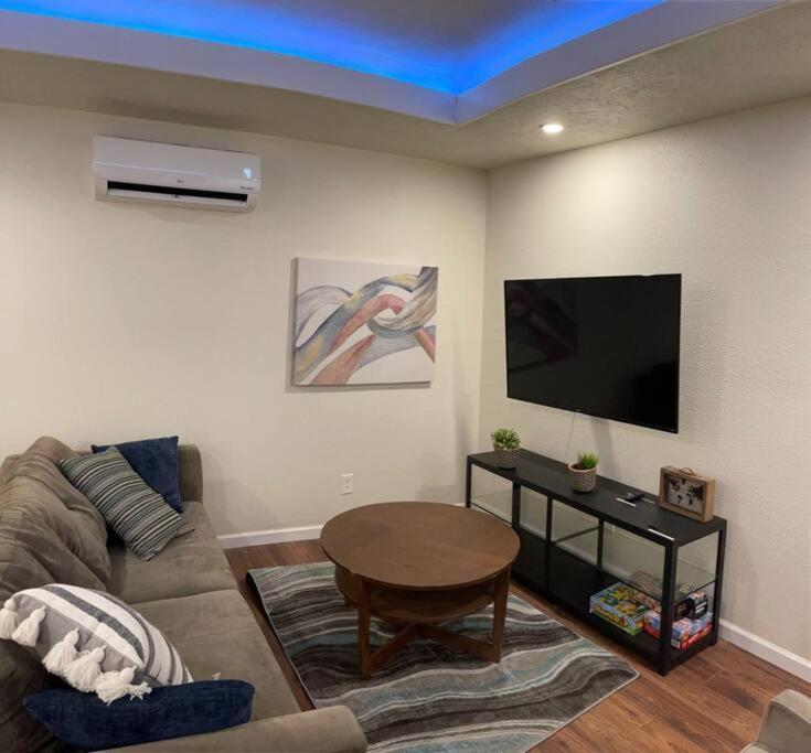 Brand New 2Br Cute Blue Led In North Fresno Apartment Luaran gambar